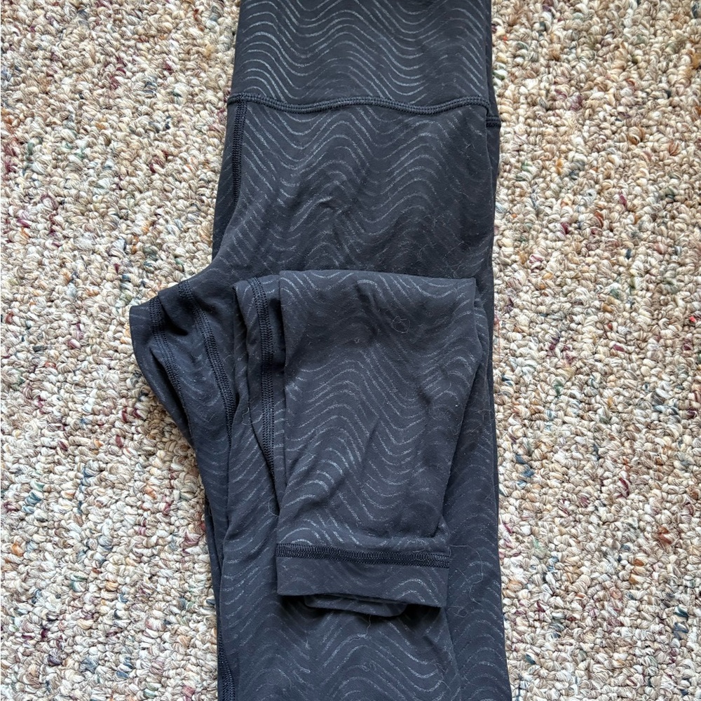 Lululemon 28” Align Black Athletic Leggings with Wave Texture Pattern